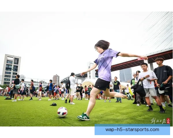 蓝足球直播平台打造全方位赛事观看与互动新体验服务全球球迷实时